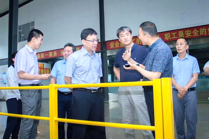 國(guó)家工信部原材料司副司長(zhǎng)邢濤先生一行蒞臨蘭舍產(chǎn)業(yè)園參觀(guān)指導(dǎo)