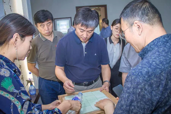國(guó)家工信部原材料司副司長(zhǎng)邢濤先生一行蒞臨蘭舍產(chǎn)業(yè)園參觀(guān)指導(dǎo)