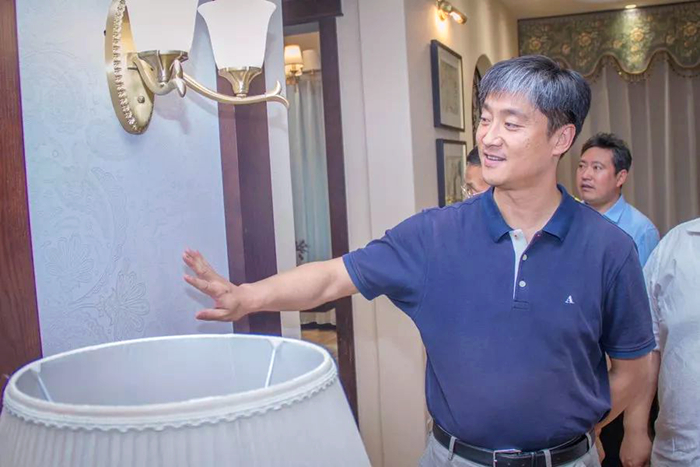 國(guó)家工信部原材料司副司長(zhǎng)邢濤先生一行蒞臨蘭舍產(chǎn)業(yè)園參觀(guān)指導(dǎo)