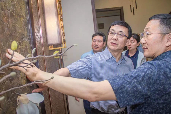 國(guó)家工信部原材料司副司長(zhǎng)邢濤先生一行蒞臨蘭舍產(chǎn)業(yè)園參觀(guān)指導(dǎo)