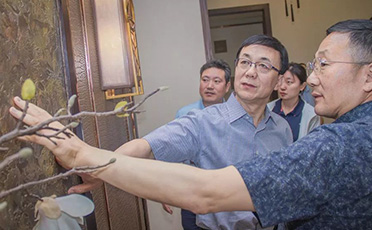 國(guó)家工信部原材料司副司長(zhǎng)邢濤先生一行蒞臨蘭舍產(chǎn)業(yè)園參觀(guān)指導(dǎo)